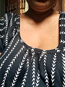 Snapshot of Hot-Anuska chatting on 02/17/25, 04:20 Hot-Anuska online show from 02/17/25, 04:20