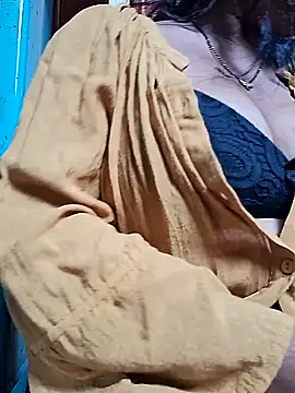 Snapshot of Hot-Anuska chatting on 03/07/25, 05:29 Hot-Anuska online show from 03/07/25, 05:29