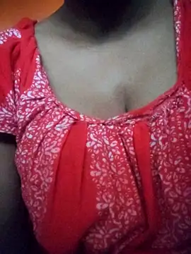 Snapshot of Hot-Anuska chatting on 10/17/25, 12:47 Hot-Anuska online show from 10/17/25, 12:47