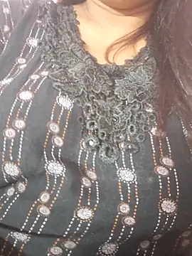 Snapshot of Hot-Anuska chatting on 04/11/26, 04:22 Hot-Anuska online show from 04/11/26, 04:22