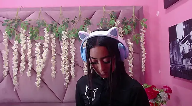 Miaa Thopmson online show from 02/19/25, 04:12