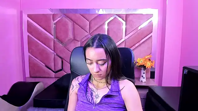 Miaa Thopmson online show from 09/11/25, 10:32