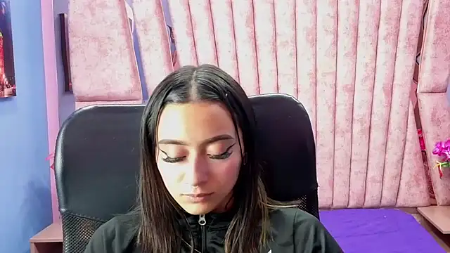 Miaa Thopmson online show from 09/19/25, 07:25