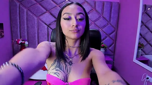 Miaa Thopmson online show from 09/23/25, 10:24