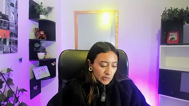 Miaa Thopmson online show from 01/10/26, 01:07