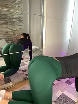 Snapshot of LeonieLindner chatting on 01/12/25, 12:23 LeonieLindner online show from 01/12/25, 12:23