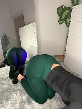 Snapshot of LeonieLindner chatting on 02/16/25, 07:16 LeonieLindner online show from 02/16/25, 07:16