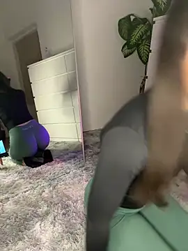 Snapshot of LeonieLindner chatting on 02/18/25, 05:42 LeonieLindner online show from 02/18/25, 05:42