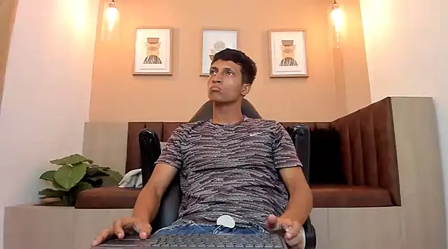 Snapshot of wolf_james123 chatting on 02/02/25, 03:10 wolf james123 online show from 02/02/25, 03:10