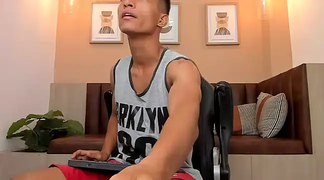 Snapshot of wolf_james123 chatting on 02/06/25, 03:48 wolf james123 online show from 02/06/25, 03:48