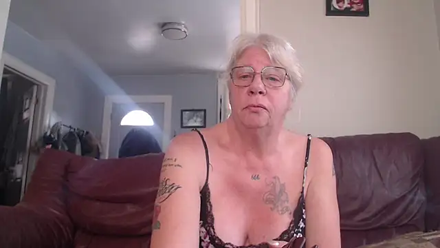 canadiancougar1965 online show from 02/06/25, 09:28