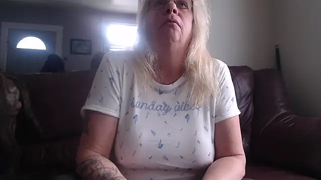 canadiancougar1965 online show from 02/28/25, 07:56