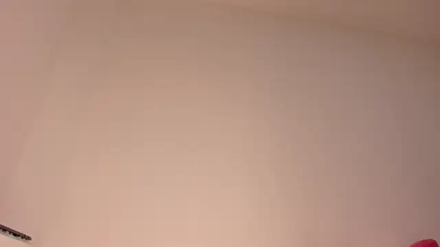 Snapshot of iluy_ chatting on 12/23/24, 10:42 iluy online show from 12/23/24, 10:42