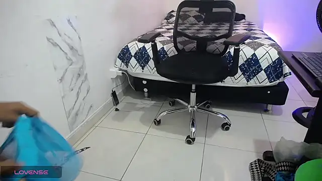 Zaya Smith online show from 12/24/24, 02:33