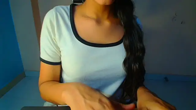 Snapshot of Chandani-Love chatting on 05/01/26, 05:01 Chandani-Love online show from 05/01/26, 05:01