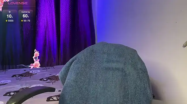 Snapshot of Snappy_girl chatting on 02/11/25, 06:55 Snappy girl online show from 02/11/25, 06:55