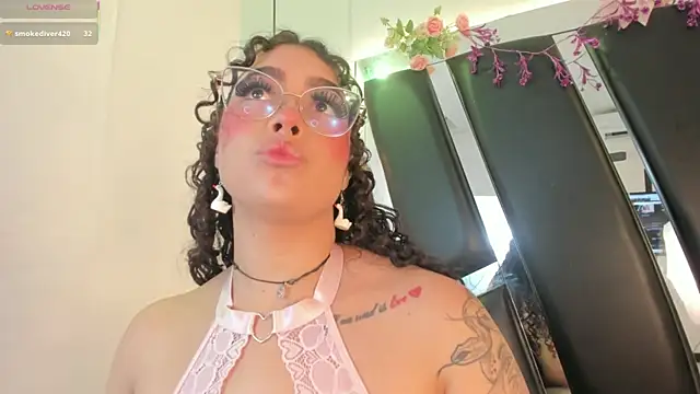 Snapshot of antonelllepiercee chatting on 06/03/26, 02:33 antonelllepiercee online show from 06/03/26, 02:33