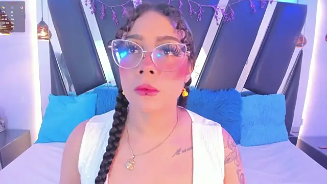 Snapshot of antonelllepiercee chatting on 06/23/26, 11:41 antonelllepiercee online show from 06/23/26, 11:41