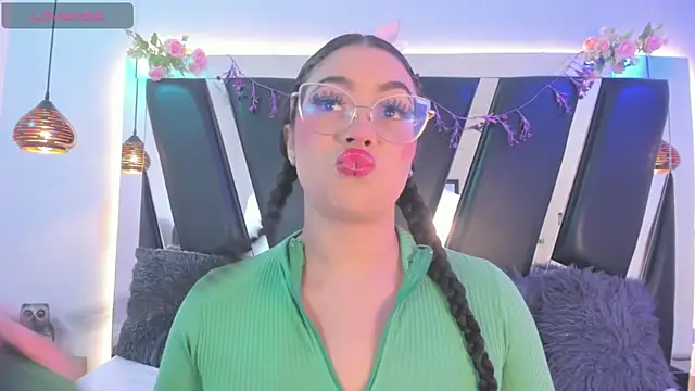 Snapshot of antonelllepiercee chatting on 07/03/26, 11:27 antonelllepiercee online show from 07/03/26, 11:27