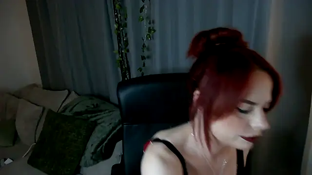 livelovelanaUk online show from 11/05/25, 08:20