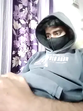 Snapshot of piyush_7inch chatting on 12/11/24, 04:20 piyush 7inch online show from 12/11/24, 04:20
