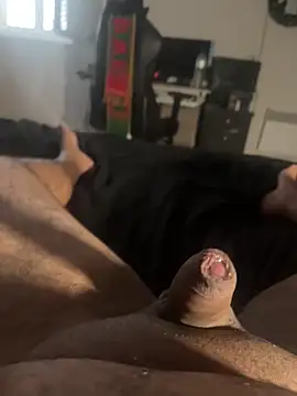 Snapshot of Miguel_zv chatting on 10/10/25, 04:06 Miguel zv online show from 10/10/25, 04:06