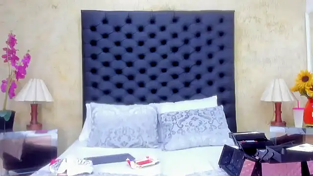 NahomiWhitel online show from 02/19/26, 12:45