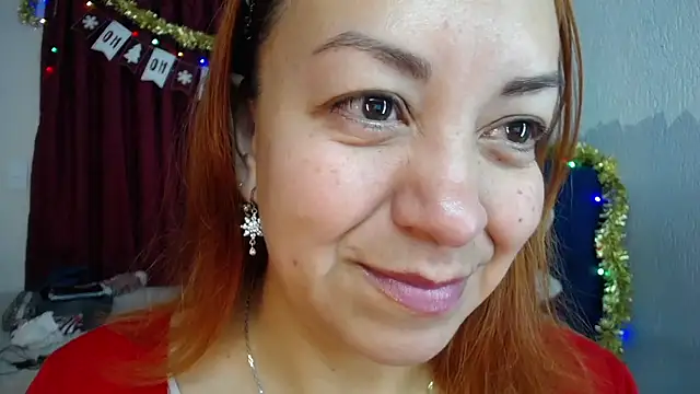 Snapshot of Delilah_Belmont chatting on 01/01/25, 04:18 Delilah Belmont online show from 01/01/25, 04:18