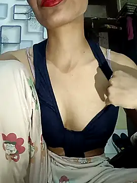 Snapshot of hotmayra12 chatting on 02/11/25, 11:43 hotmayra12 online show from 02/11/25, 11:43