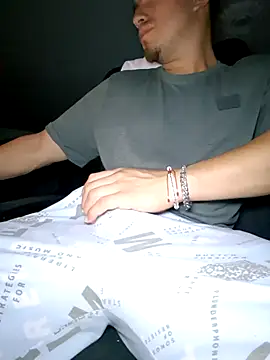 dragon1006 online show from 12/23/25, 05:38