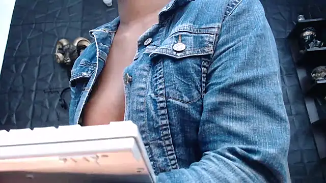 Snapshot of Hanna_Fox_69 chatting on 12/20/24, 11:43 Hanna Fox 69 online show from 12/20/24, 11:43