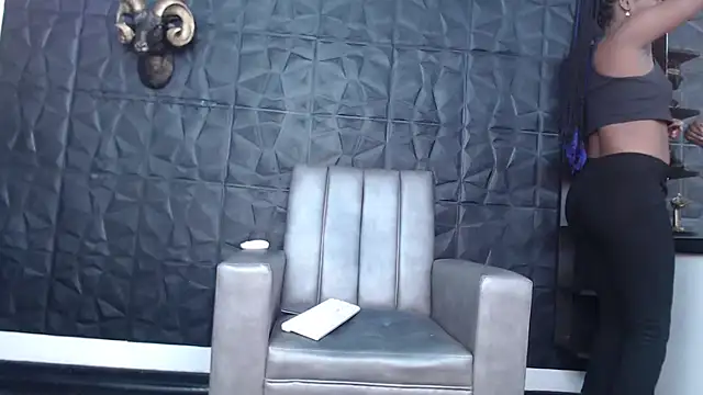 Snapshot of Hanna_Fox_69 chatting on 03/23/25, 05:54 Hanna Fox 69 online show from 03/23/25, 05:54