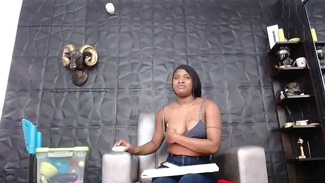 Snapshot of Hanna_Fox_69 chatting on 10/09/25, 12:47 Hanna Fox 69 online show from 10/09/25, 12:47