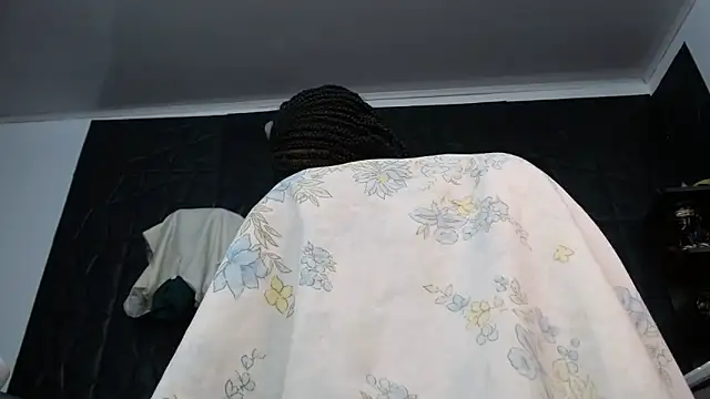 Snapshot of Hanna_Fox_69 chatting on 10/18/25, 10:16 Hanna Fox 69 online show from 10/18/25, 10:16