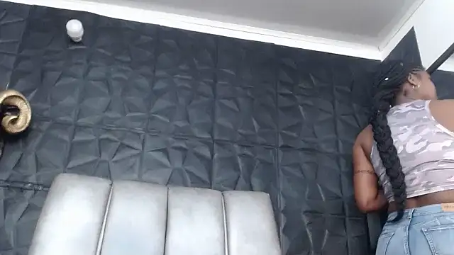 Snapshot of Hanna_Fox_69 chatting on 10/25/25, 12:34 Hanna Fox 69 online show from 10/25/25, 12:34