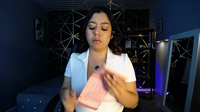 Lea velle online show from 10/13/25, 04:45