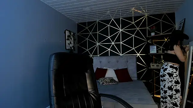 Lea velle online show from 10/21/25, 03:40