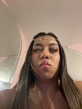 Snapshot of Lea_velle chatting on 10/30/25, 04:03 Lea velle online show from 10/30/25, 04:03