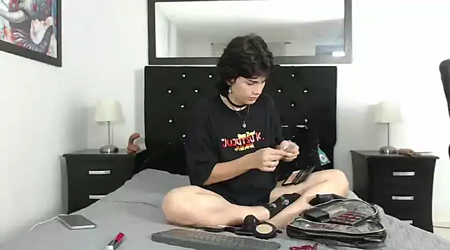 Caitlynwheler online show from 12/24/24, 02:43