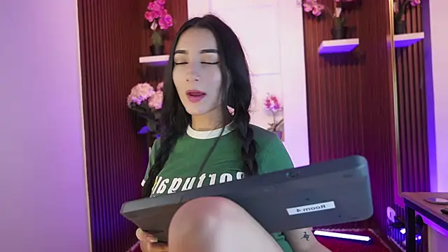 CattleyaScaly online show from 10/29/25, 07:37