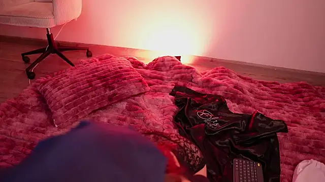 Megga Bluee online show from 10/25/25, 01:57