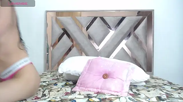 CorinaSmith28 online show from 04/17/26, 10:02