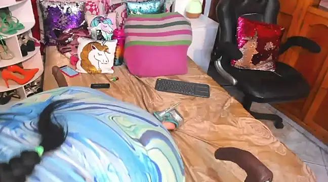 larafoxter online show from 12/07/24, 03:25