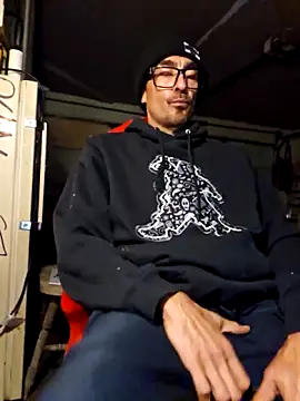 Snapshot of Pumpndeep chatting on 11/19/25, 10:37 Pumpndeep online show from 11/19/25, 10:37