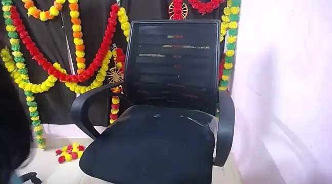 Snapshot of gulabo-Queen chatting on 12/09/24, 03:54 gulabo-Queen online show from 12/09/24, 03:54