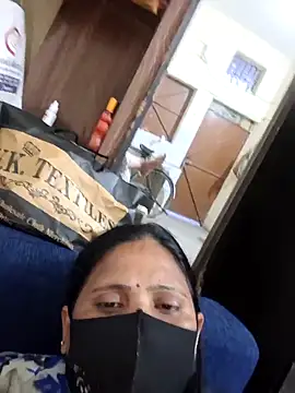 Snapshot of Neha8923 chatting on 03/18/25, 12:25 Neha8923 online show from 03/18/25, 12:25