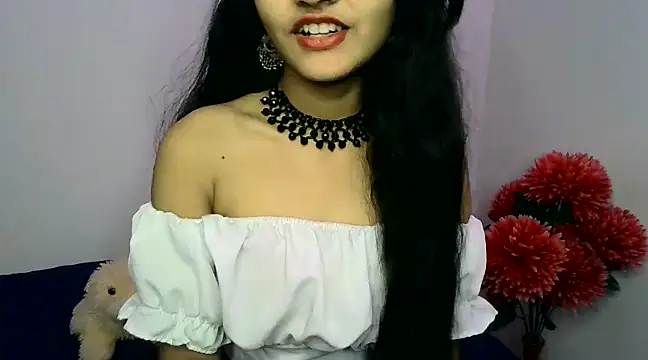 Snapshot of SUZY_FROMUS chatting on 12/09/24, 05:51 SUZY FROMUS online show from 12/09/24, 05:51