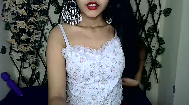 Snapshot of SUZY_FROMUS chatting on 02/18/25, 05:10 SUZY FROMUS online show from 02/18/25, 05:10