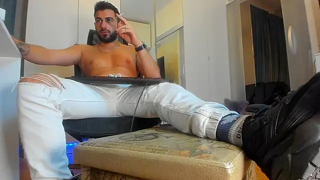 Snapshot of welcometo_hell chatting on 10/11/25, 05:33 welcometo hell online show from 10/11/25, 05:33