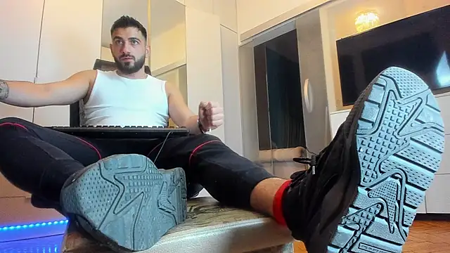 Snapshot of welcometo_hell chatting on 10/16/25, 07:26 welcometo hell online show from 10/16/25, 07:26